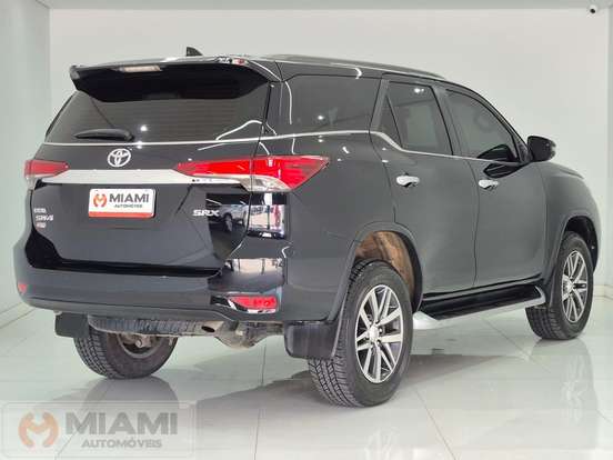 TOYOTA-HILUX SW4-2017