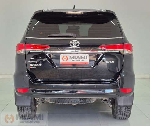 TOYOTA-HILUX SW4-2017