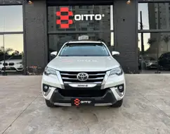 TOYOTA HILUX SW4 2.8 SRX DIAMOND 4X4 7 LUGARES 16V TURBO INTERCOOLER DIESEL 4P AUTOMÁTICO TOYOTA HILUX SW4 2.8 SRX DIAMOND 4X4 7 LUGARES 16V TURBO INTERCOOLER DIESEL 4P AUTOMÁTICO