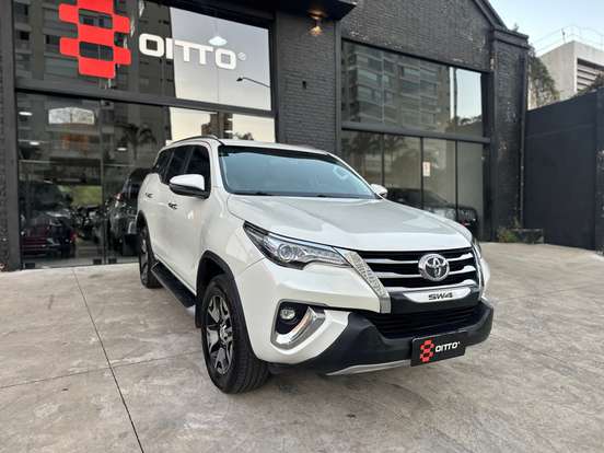 TOYOTA-HILUX SW4-2018