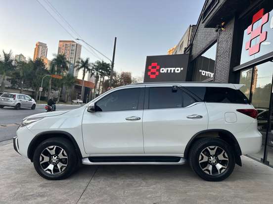 TOYOTA-HILUX SW4-2.8 SRX DIAMOND 4X4 7 LUGARES 16V TURBO INTERCOOLER DIESEL 4P AUTOMÁTICO TOYOTA-HILUX SW4-2018