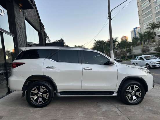 TOYOTA-HILUX SW4-2018