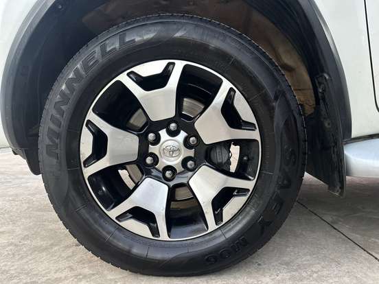 TOYOTA-HILUX SW4-2018