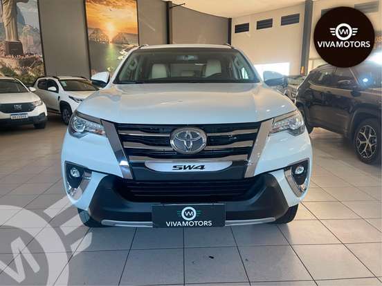 TOYOTA-HILUX SW4-2.8 SRX DIAMOND 4X4 7 LUGARES 16V TURBO INTERCOOLER DIESEL 4P AUTOMÁTICO TOYOTA-HILUX SW4-2018