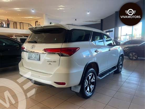 TOYOTA-HILUX SW4-2018