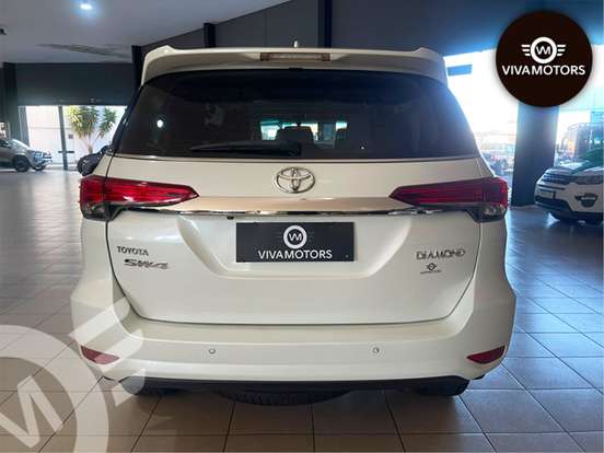 TOYOTA-HILUX SW4-2.8 SRX DIAMOND 4X4 7 LUGARES 16V TURBO INTERCOOLER DIESEL 4P AUTOMÁTICO TOYOTA-HILUX SW4-2018