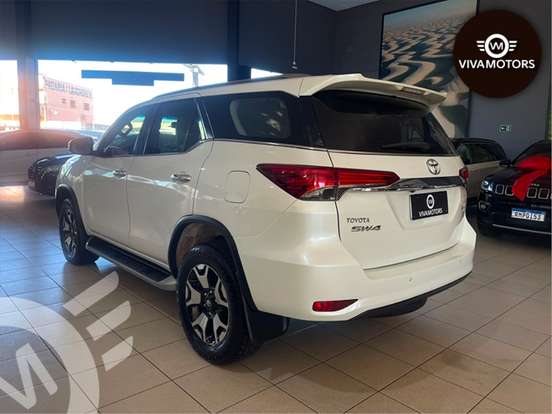 TOYOTA-HILUX SW4-2.8 SRX DIAMOND 4X4 7 LUGARES 16V TURBO INTERCOOLER DIESEL 4P AUTOMÁTICO TOYOTA-HILUX SW4-2018
