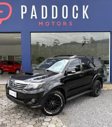 TOYOTA HILUX SW4 3.0 SRV 4X4 7 LUGARES 16V TURBO INTERCOOLER DIESEL 4P AUTOMÁTICO