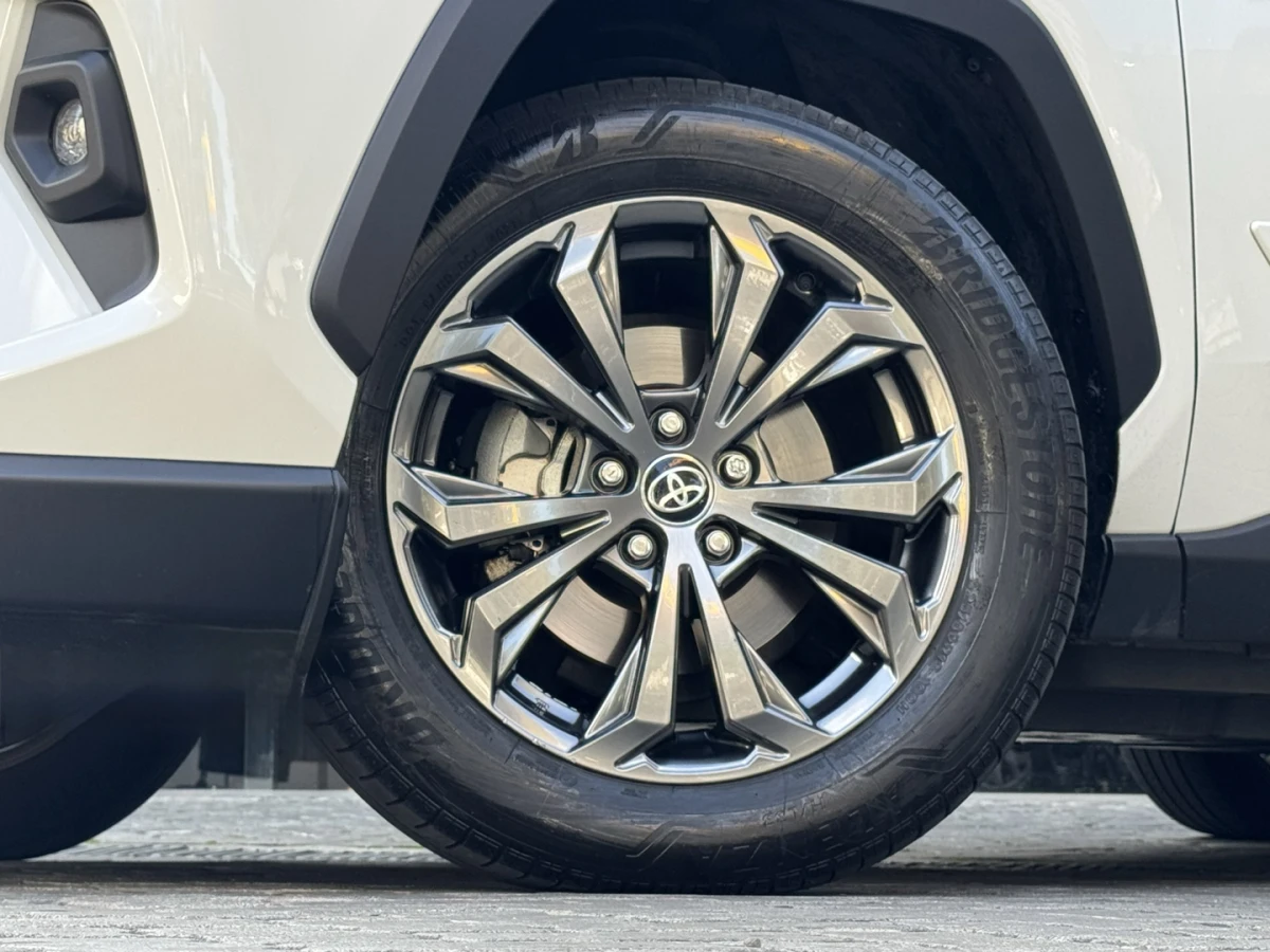Toyota RAV4 — foto 7
