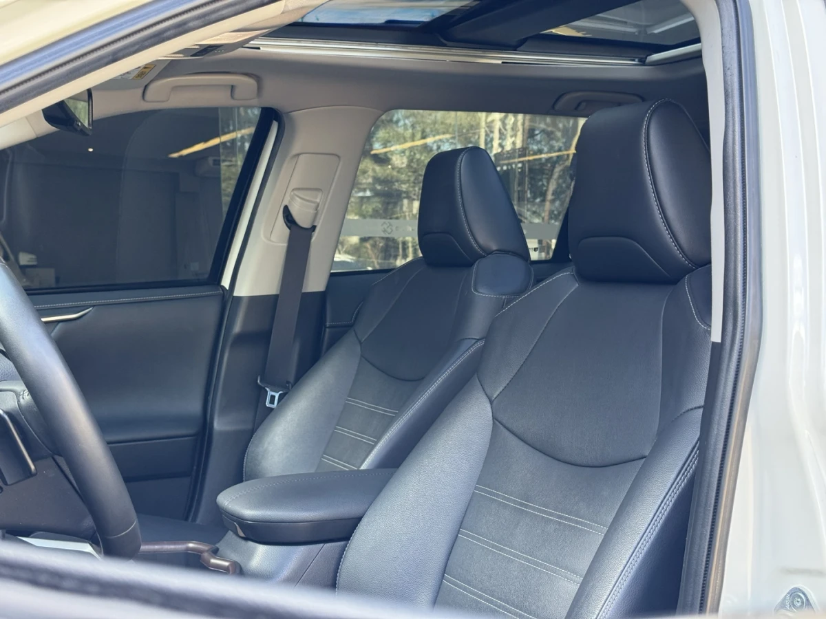 Toyota RAV4 — foto 8