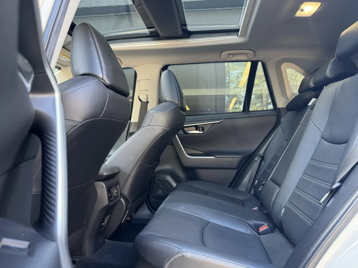 Toyota RAV4 — foto 10