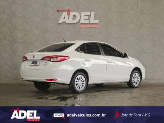 TOYOTA-YARIS-2023