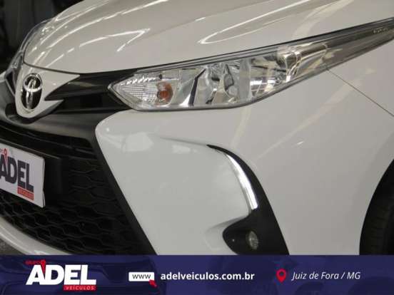 TOYOTA-YARIS-2023