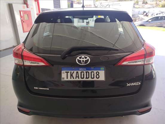 TOYOTA-YARIS-2024
