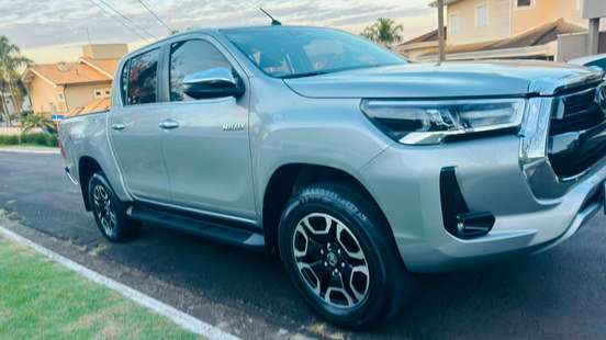 TOYOTA-HILUX-2021