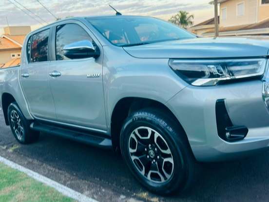 TOYOTA-HILUX-2.8 D-4D TURBO DIESEL CD SRX 4X4 AUTOMÁTICO TOYOTA-HILUX-2021