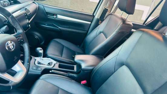 TOYOTA-HILUX-2021