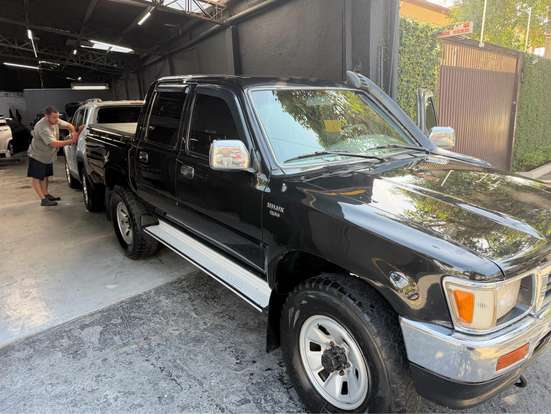 TOYOTA-HILUX-2000