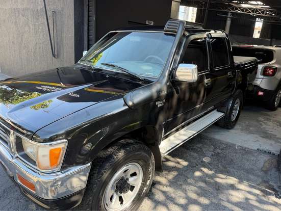 TOYOTA-HILUX-2000