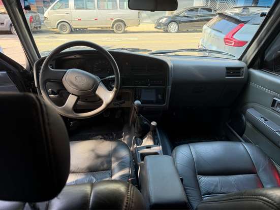 TOYOTA-HILUX-2000