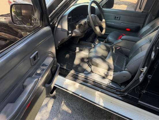 TOYOTA-HILUX-2000