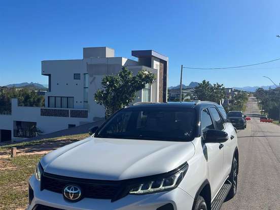 TOYOTA-HILUX SW4-2.8 D-4D TURBO DIESEL DIAMOND 7L 4X4 AUTOMÁTICO TOYOTA-HILUX SW4-2025
