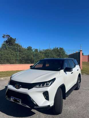 TOYOTA-HILUX SW4-2025