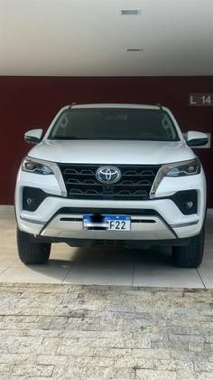 TOYOTA HILUX SW4 2.8 D-4D TURBO DIESEL SRX 7L 4X4 AUTOMÁTICO