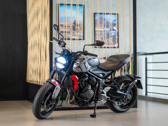 TRIUMPH TRIDENT 660 