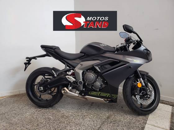 TRIUMPH DAYTONA 660 