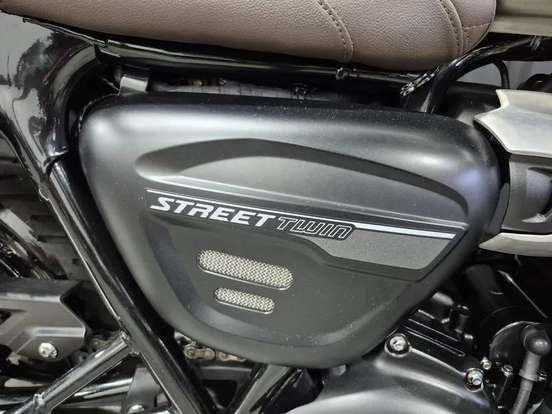 TRIUMPH-STREET TWIN-2022
