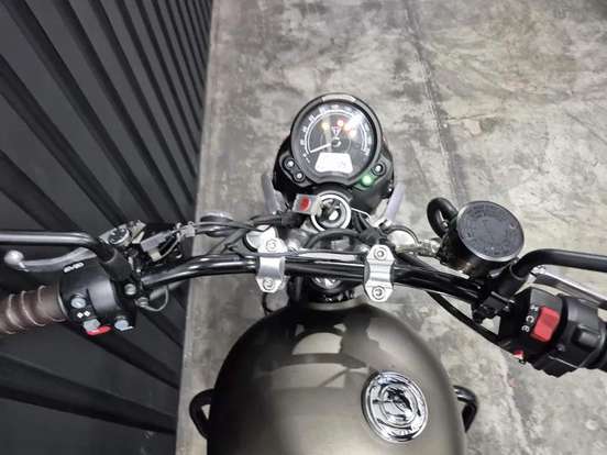 TRIUMPH-STREET TWIN-2022