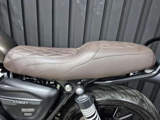 TRIUMPH-STREET TWIN-2022