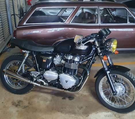 TRIUMPH-THRUXTON-2014