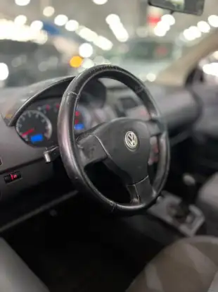 VOLKSWAGEN-POLO-2010