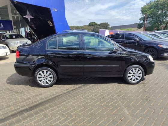 VOLKSWAGEN POLO SEDAN 1.6 8V GASOLINA 4P MANUAL