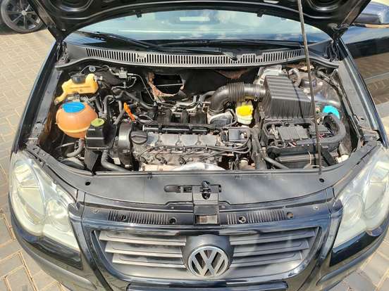VOLKSWAGEN-POLO SEDAN-1.6 8V GASOLINA 4P MANUAL VOLKSWAGEN-POLO SEDAN-2009