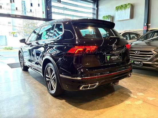 VOLKSWAGEN-TIGUAN-2023