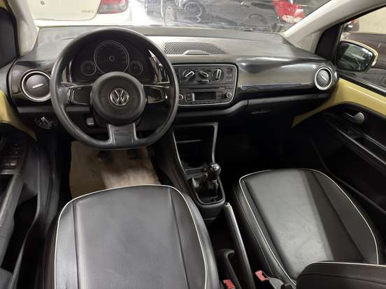 VOLKSWAGEN-UP-2014