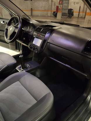 VOLKSWAGEN-POLO-2011