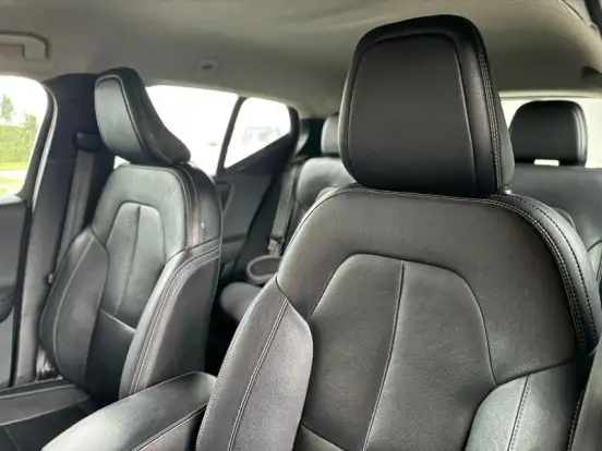 VOLVO-XC40-2018