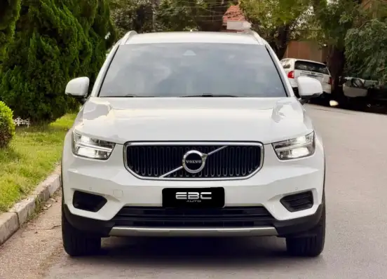 VOLVO-XC40-2020