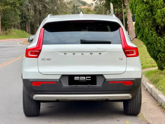 VOLVO-XC40-2.0 T4 GASOLINA MOMENTUM GEARTRONIC VOLVO-XC40-2020