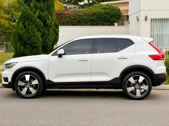 VOLVO-XC40-2.0 T4 GASOLINA MOMENTUM GEARTRONIC VOLVO-XC40-2020