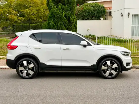 VOLVO-XC40-2.0 T4 GASOLINA MOMENTUM GEARTRONIC VOLVO-XC40-2020