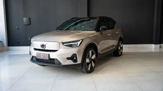 VOLVO-XC40-2023