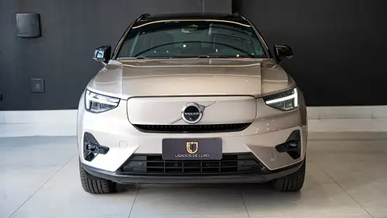 VOLVO-XC40-2023