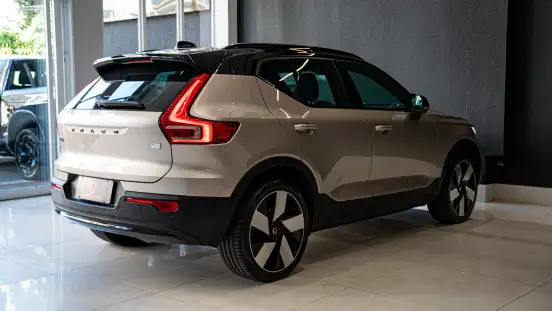 VOLVO-XC40-2023