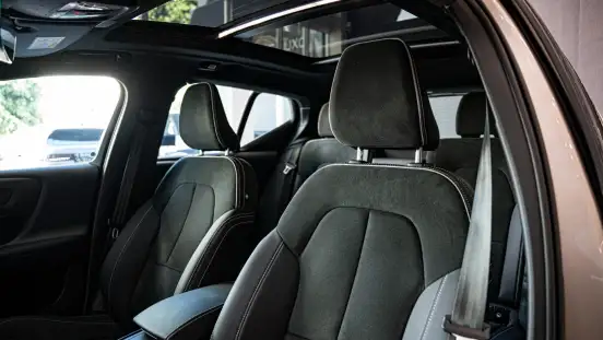 VOLVO-XC40-2023