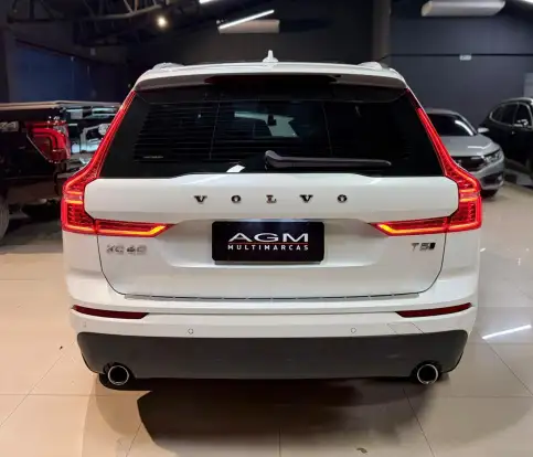 VOLVO-XC60-2020